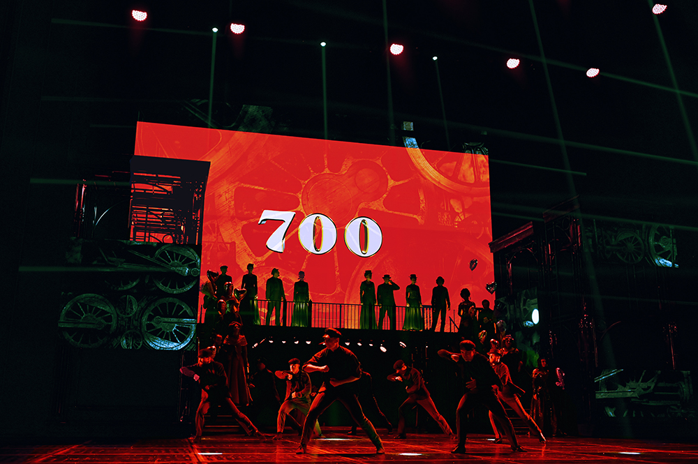 700-й спектакль (фото)